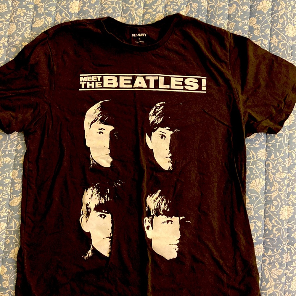 “M” tee, unisex.